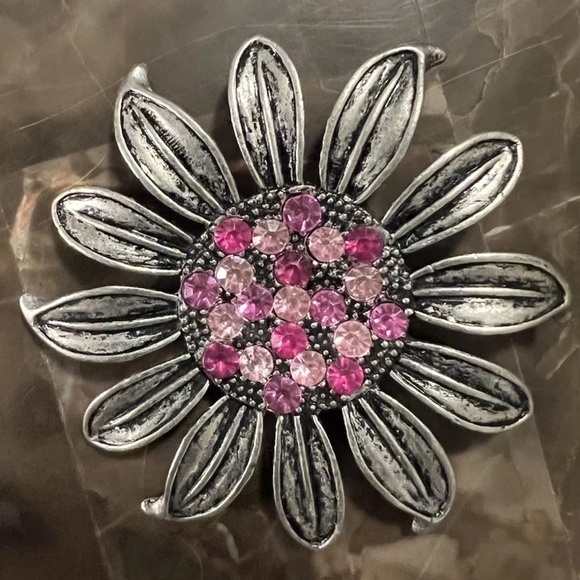 Accessories - Vintage Silver Metal Circular
Flower Pink Rhinestones Brooch
Pin Novelty Jewelry